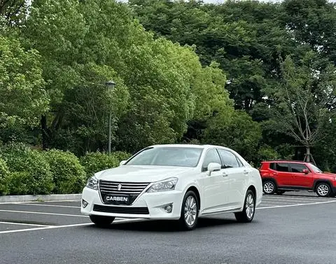Toyota Crown 2012