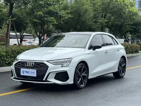 Audi A3 2022 — фото 1
