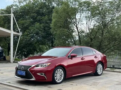 Lexus ES 2017 — фото 1