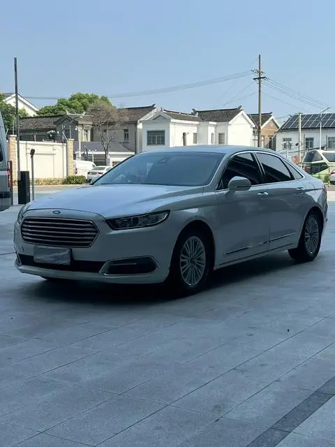 Ford 金牛座 2015