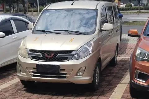 Wuling 荣光V 2016