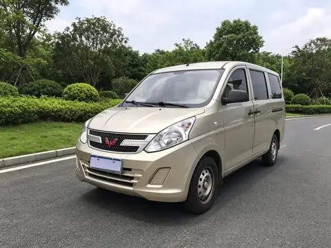 Wuling 荣光V 2016