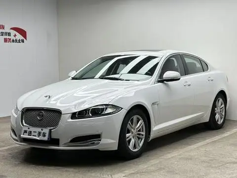 Jaguar XF 2015 — фото 1