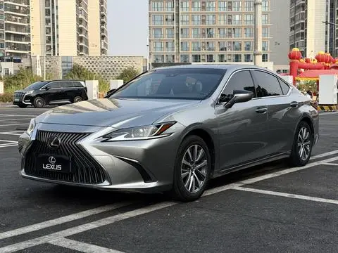 Lexus ES 2020