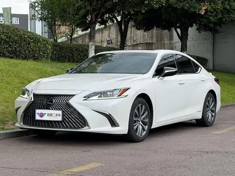 Lexus ES 2020