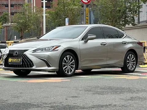 Lexus ES 2022