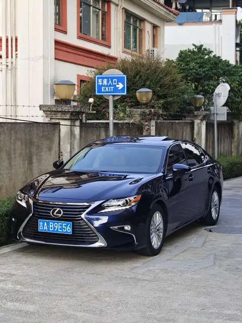 Lexus ES 2017