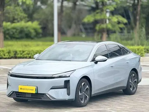 Geely L6 2023