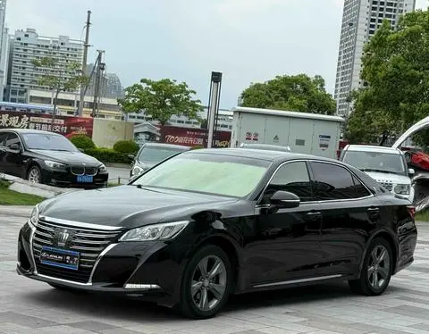 Toyota Crown 2015