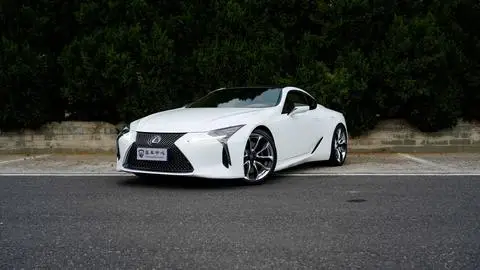 Lexus LC 2018 — фото 1