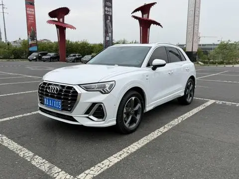 Audi Q3 2022 — фото 1