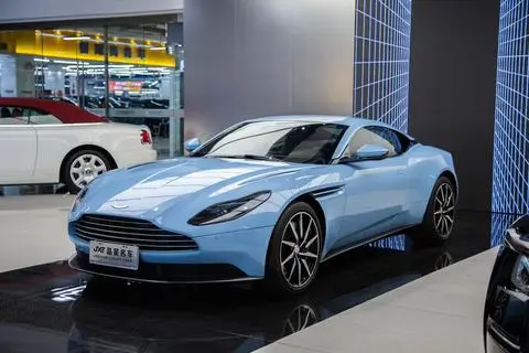 Aston Martin DB11 2019