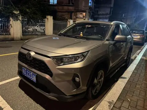 Toyota RAV4 2021 — фото 1