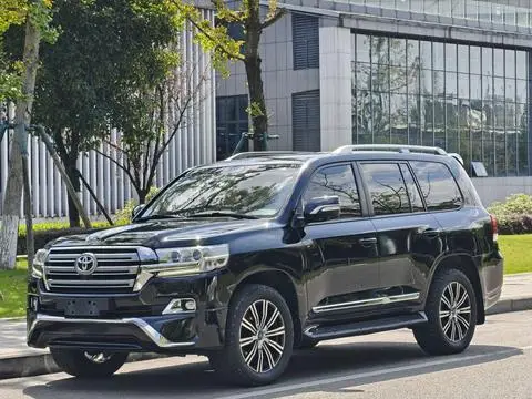 Toyota 兰德酷路泽 2018 — фото 1