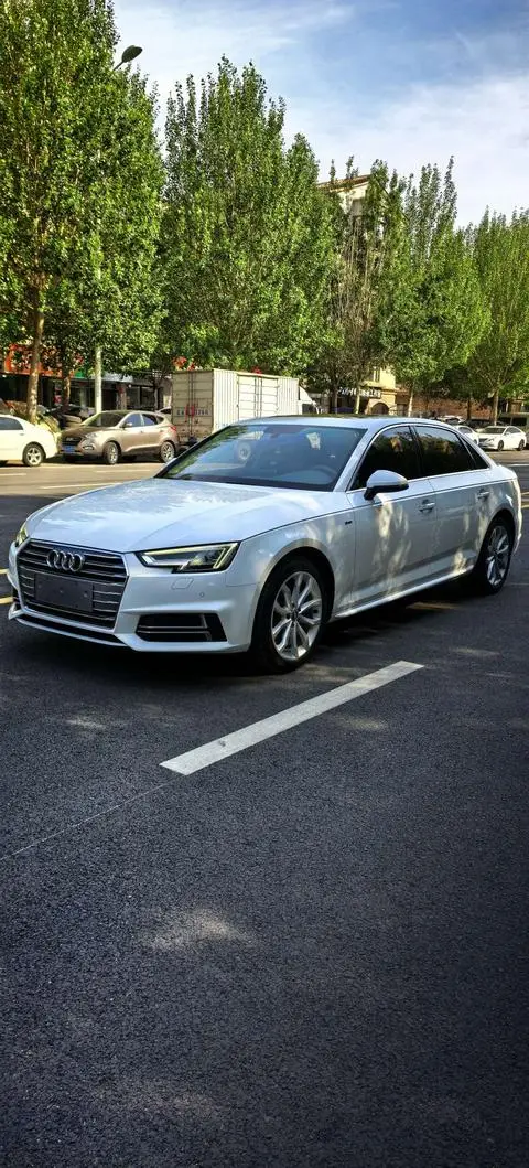 Audi A4L 2018