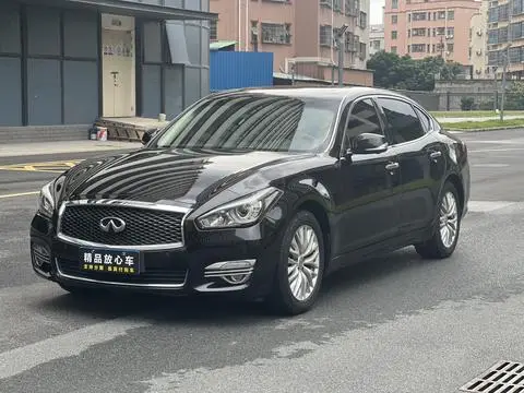 Infiniti Q70 2019