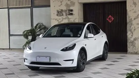 Tesla Model Y 2023 — фото 1