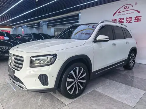 Mercedes-Benz GLB 2024 — фото 1
