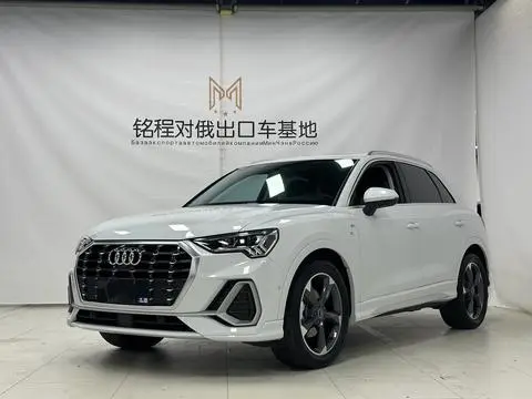 Audi Q3 2022 — фото 1