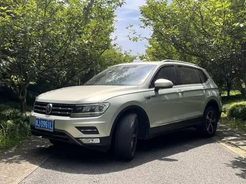 Volkswagen Tiguan L 2019 — фото 1