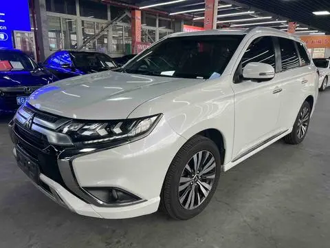 Mitsubishi 欧蓝德 2021 — фото 1