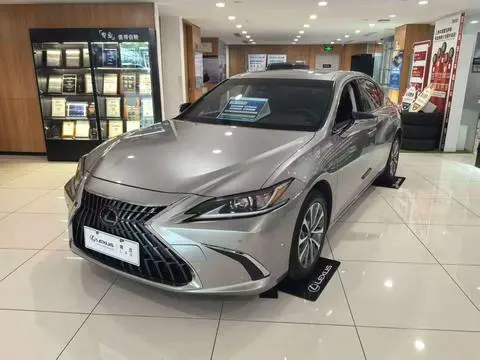 Lexus ES 2022