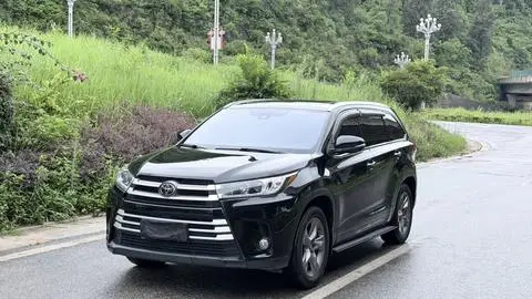 Toyota Highlander 2020 — фото 1