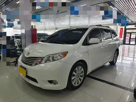 Toyota SIENNA 2018 — фото 1