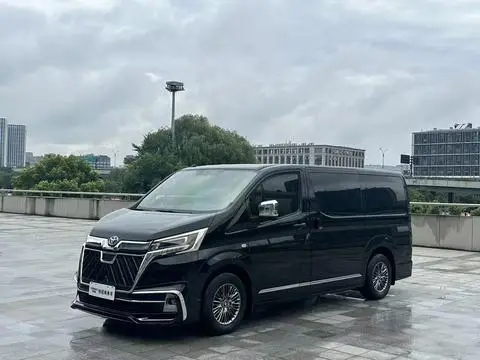 Toyota Hiace 2023 — фото 1