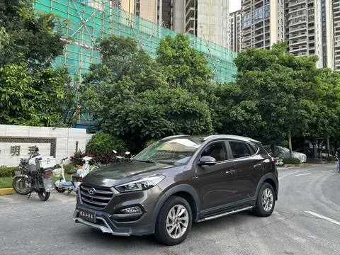Hyundai 途胜 2015 — фото 1