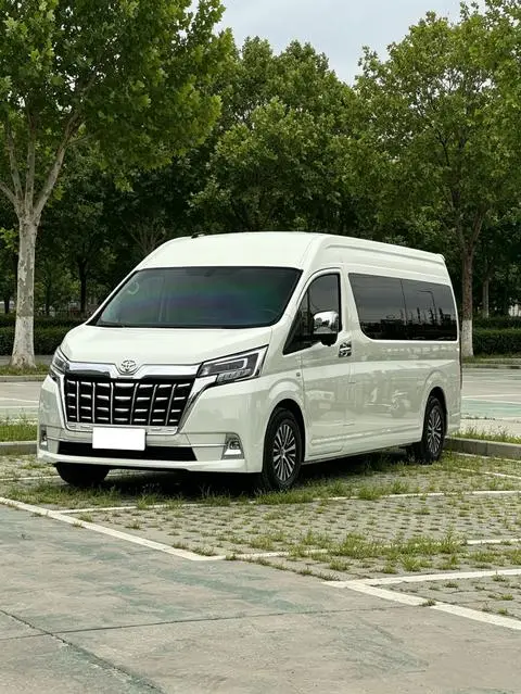 Toyota Hiace 2024 — фото 1