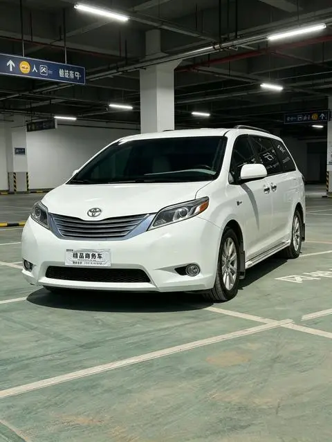 Toyota SIENNA 2016 — фото 1