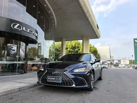 Lexus ES 2021