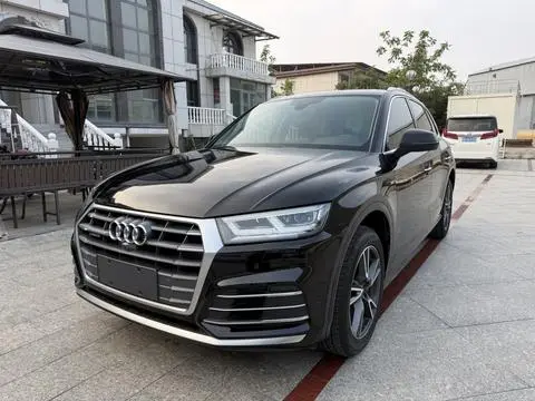 Audi Q5L 2020 — фото 1
