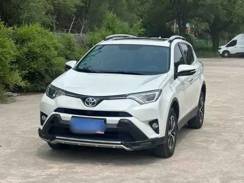 Toyota RAV4 2018 — фото 1