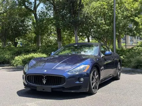Maserati GranTurismo 2012 — фото 1