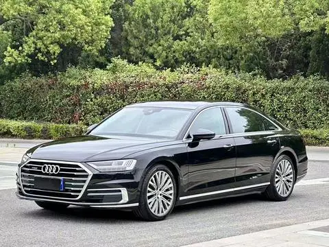 Audi A8 2018 — фото 1
