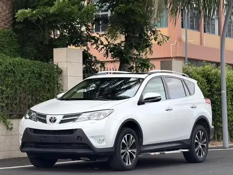 Toyota RAV4 2015 — фото 1