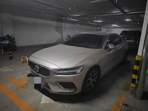 Volvo S60 2023