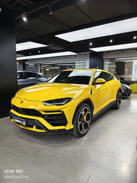 Lamborghini Urus 2022 — фото 1