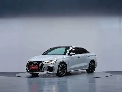 Audi A3 2022 — фото 1