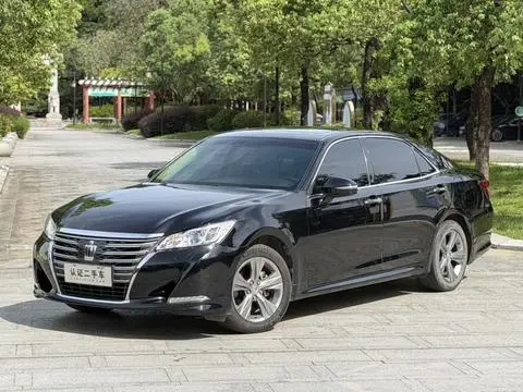 Toyota Crown 2015