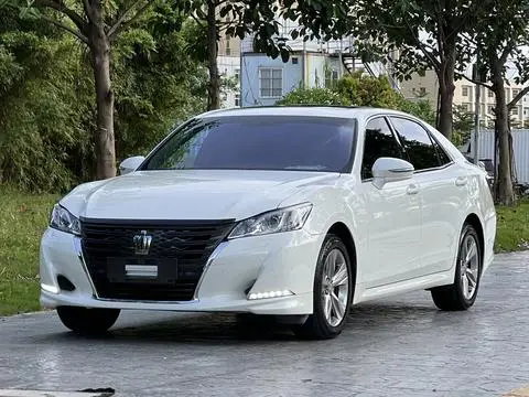 Toyota Crown 2015