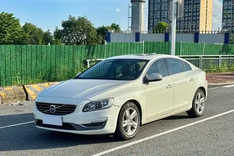 Volvo S60 2014 — фото 1