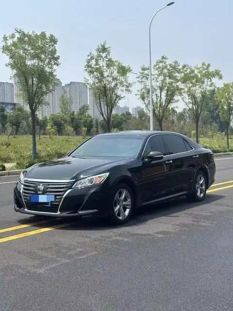 Toyota Crown 2015