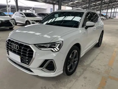Audi Q3 2022 — фото 1