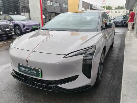 Hongqi EH7 2025