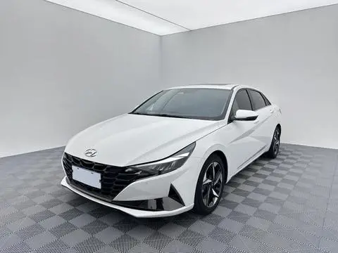 Hyundai Elantra 2022