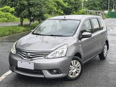 Nissan 骊威 2013