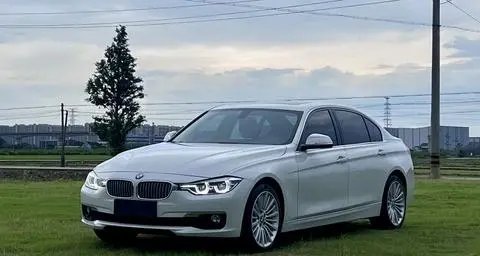 BMW 3 Series 2018 — фото 1